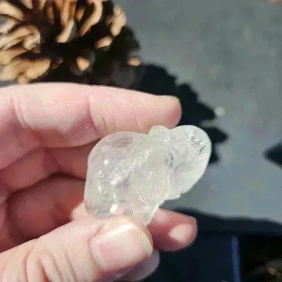 🔮 2 Natural Crystal Elephant Carvings - Clear Quartz & Green Aventurine - Picture 2 of 3